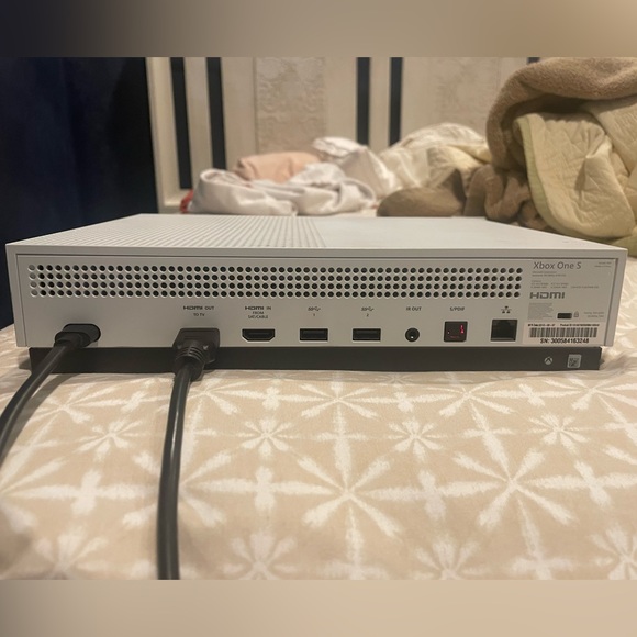 Xbox One S Console Bundle - Picture 9 of 12